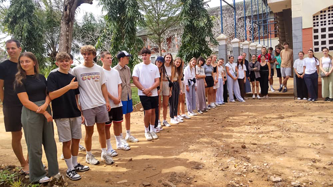 Schülerinnen und Schüler aus Hartberg auf Sansibar