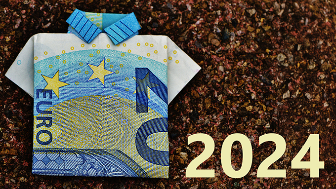 Ein Hemd aus einem 20-Euro-Schein gefaltet